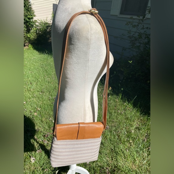 Fossil’s Woven Crossbody Bag w Leather Trim - Picture 6 of 13